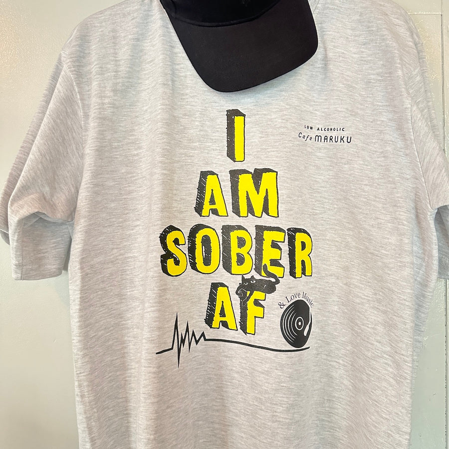 新・MARUKUオリジナルTシャツ <br>“I AM SOBER AF" 「わたしはすこぶるシラフ」